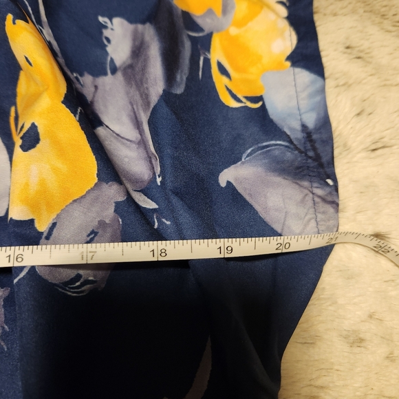 No Brand Tag Scoop Neck Short Sleeve Blue and Yellow Floral Blouse - Picture 12 of 16